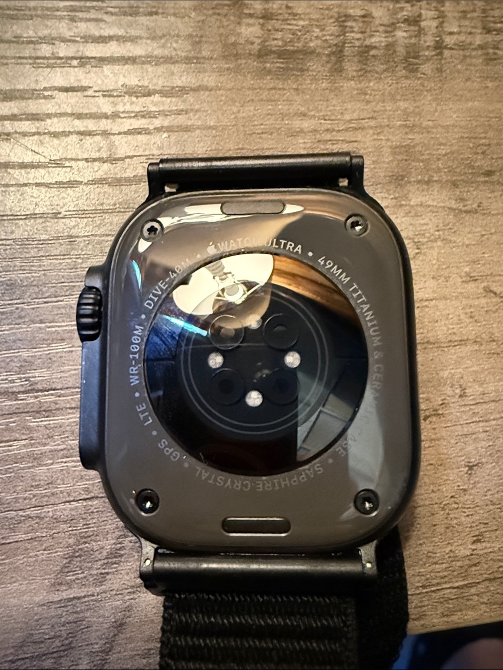 Apple Watch Ultra 2 titanium with Nylon Strap - Fitness & Notifications - Picture 4 of 7